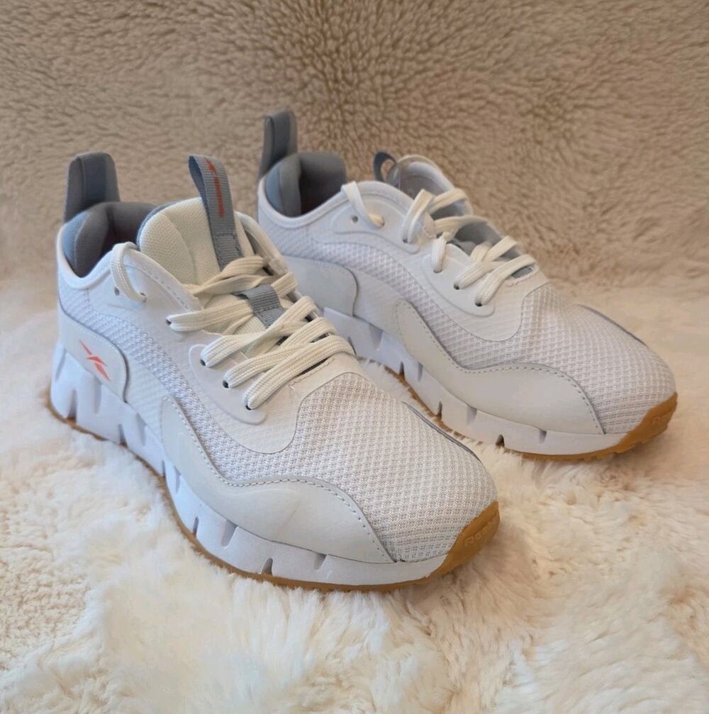 Women's Reebok Zig Dynamica Size 10 Sneaker White with gum sole New